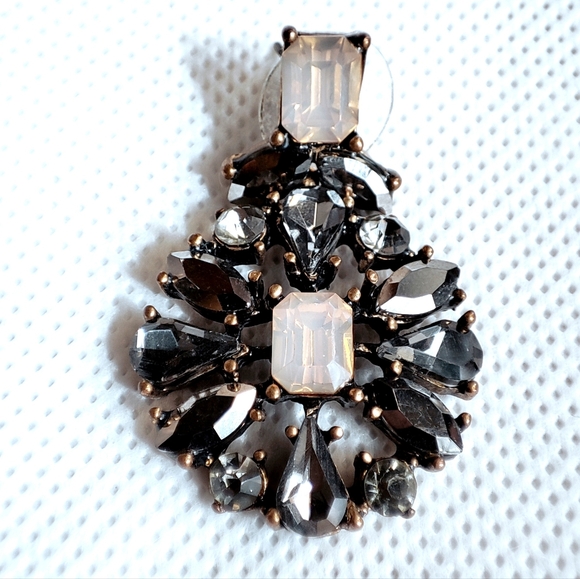 Hematite Smoke Opaline Rhinestone Pierced Earrings Antique Brass Setting NWOT - Picture 3 of 8